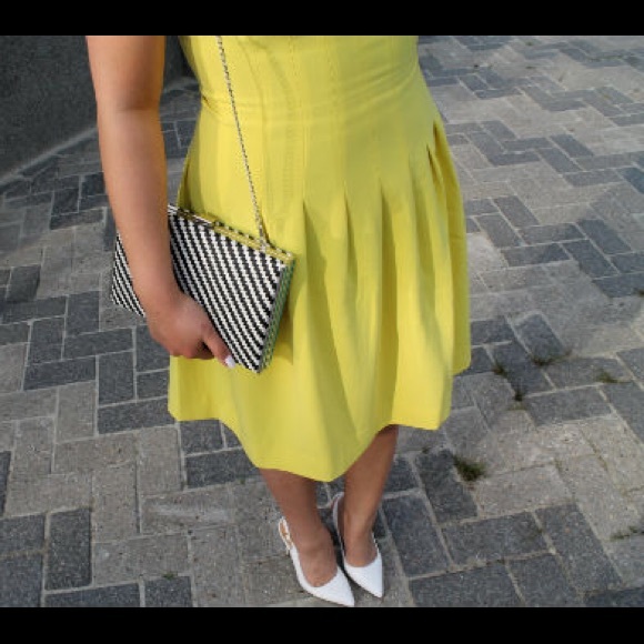 H&M Sunny Sleeveless Pleated Fit Skater Dress - Picture 4 of 15